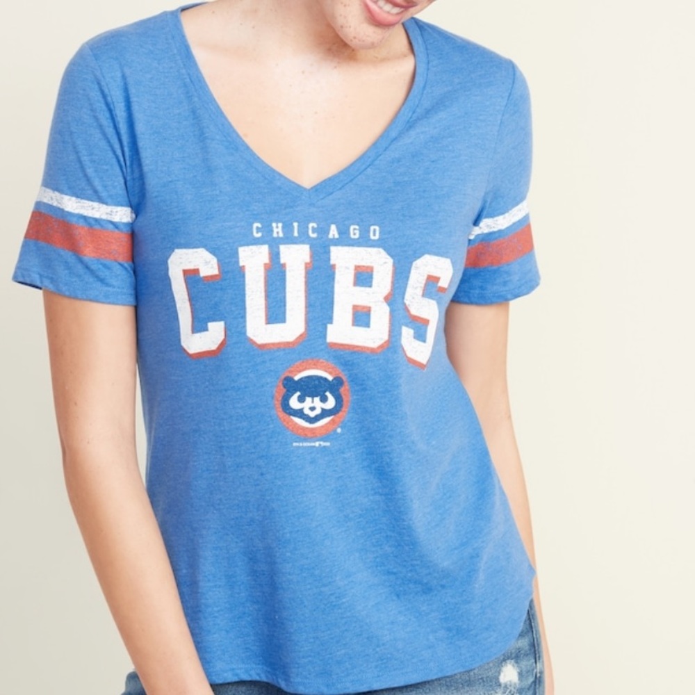 ✨2/$23✨ Women’s V-neck Chicago Cubs Baseball Tee L | NWT |